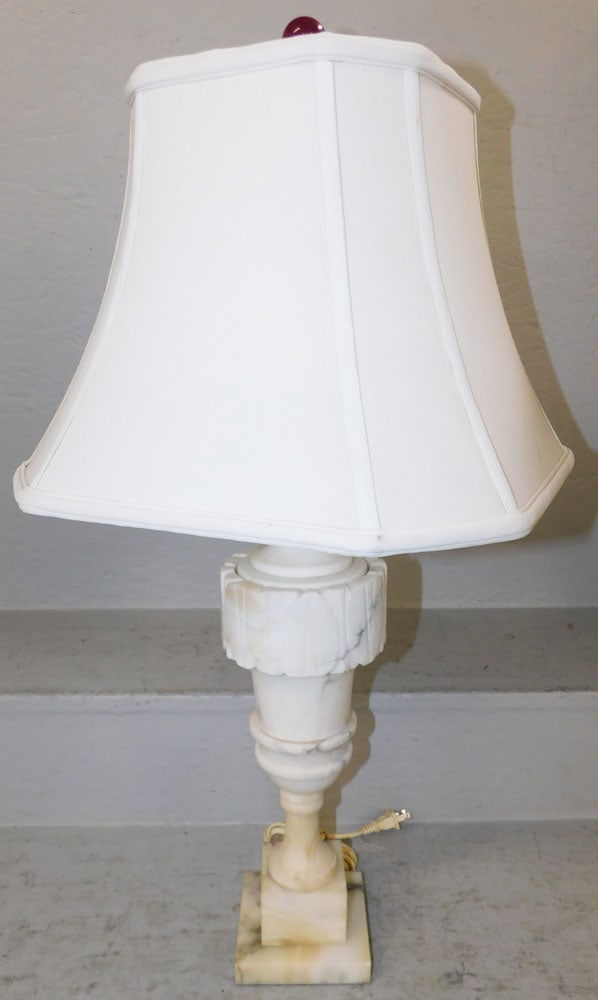 Alabaster Urn Lamp: Alabaster Urn Lamp. 28 1/2" H 14 1/2" Dia. ALL DESCRIPTIONS AND ANY CONDITION STATEMENT GIVEN BY LANGSTON AUCTION GALLERY ARE STRICTLY OPINIONS AND LANGSTON'S SHALL HAVE NO RESPONSIBILITY FOR ERRORS O
