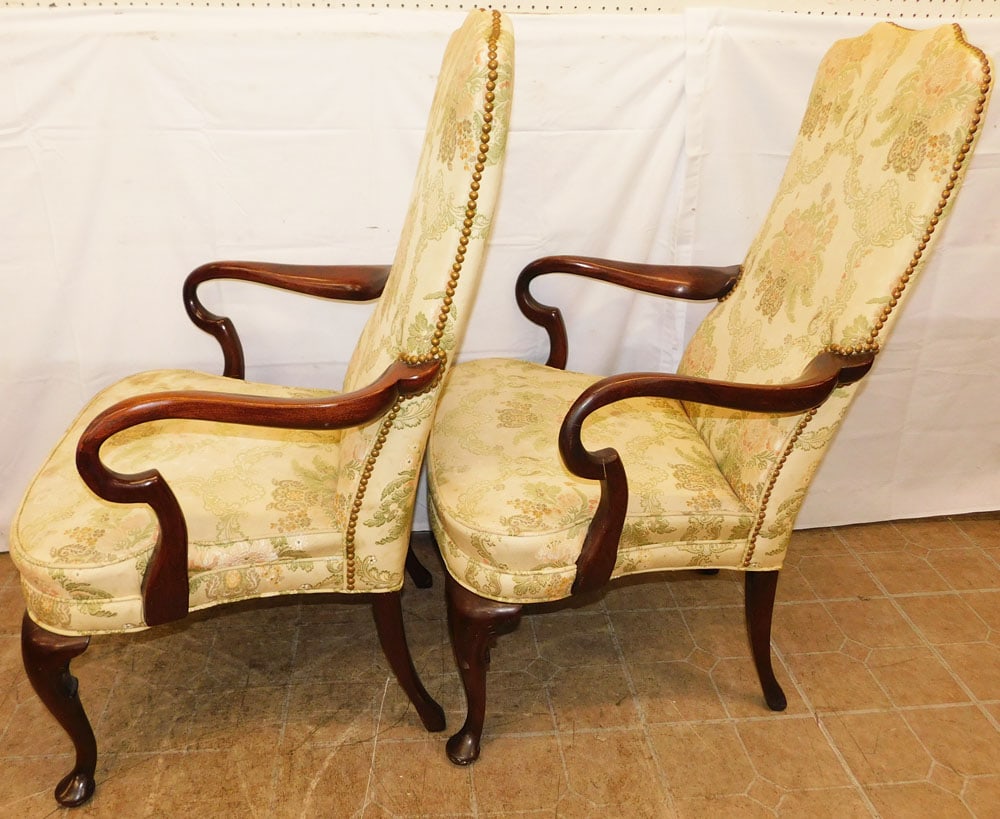 Modern Faux Leather Chesterfield Style Arm Chair: Modern Faux Leather Chesterfield Style Arm Chair . 31" H 43" W 33" D ALL DESCRIPTIONS AND ANY CONDITION STATEMENT GIVEN BY LANGSTON AUCTION GALLERY ARE STRICTLY OPINIONS AND LANGSTON'S SHALL HAVE NO R