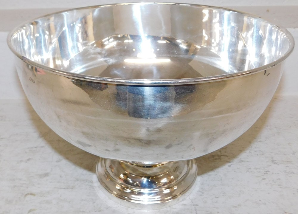 Silverplated Pedestal Punch Bowl: Silverplated Pedestal Punch Bowl. 8 1/2" H 12 1/2" Dia. ALL DESCRIPTIONS AND ANY CONDITION STATEMENT GIVEN BY LANGSTON AUCTION GALLERY ARE STRICTLY OPINIONS AND LANGSTON'S SHALL HAVE NO