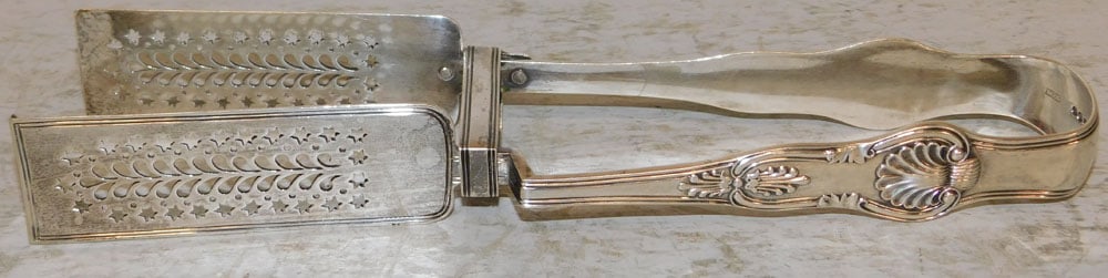 Antique English Sterling Tongs, 7.04 ozt.: Antique English Sterling Tongs, 7.04 ozt. . 10" L ALL DESCRIPTIONS AND ANY CONDITION STATEMENT GIVEN BY LANGSTON AUCTION GALLERY ARE STRICTLY OPINIONS AND LANGSTON'S SHALL HAVE NO RESPONSIBILITY FOR