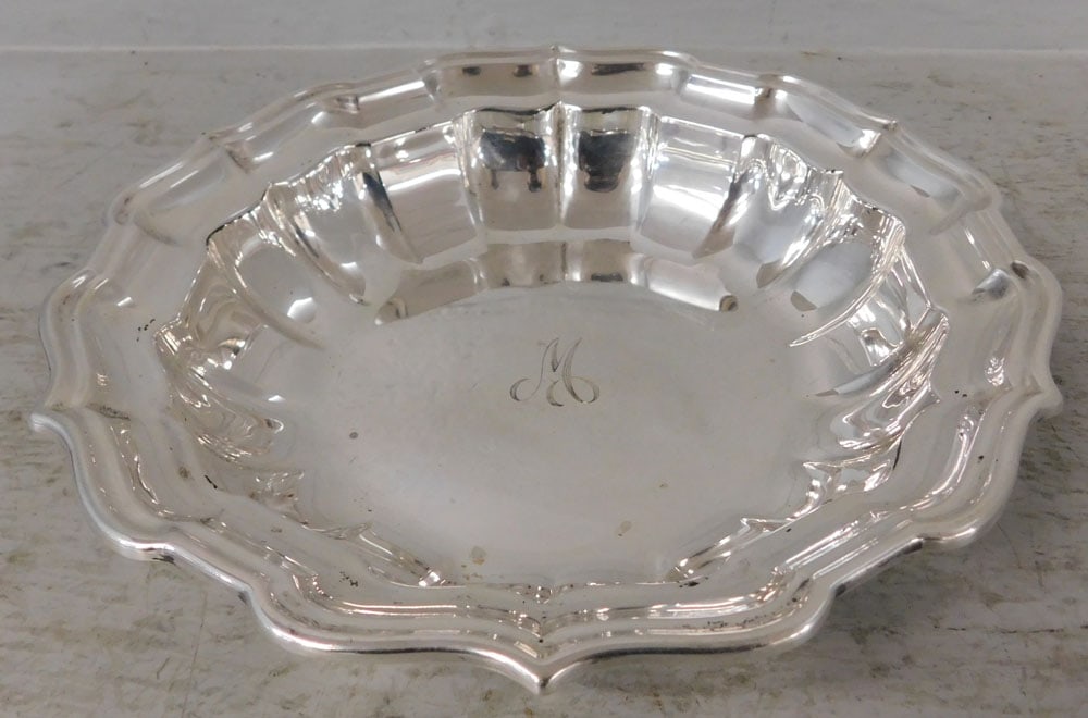 Sterling Chippendale Bowl by Frank Smith, 13.14 ozt.: Sterling Chippendale Bowl by Frank Smith, 13.14 ozt.. 9 1/2" Dia. ALL DESCRIPTIONS AND ANY CONDITION STATEMENT GIVEN BY LANGSTON AUCTION GALLERY ARE STRICTLY OPINIONS AND LANGSTON'S SHALL HAVE NO RESP