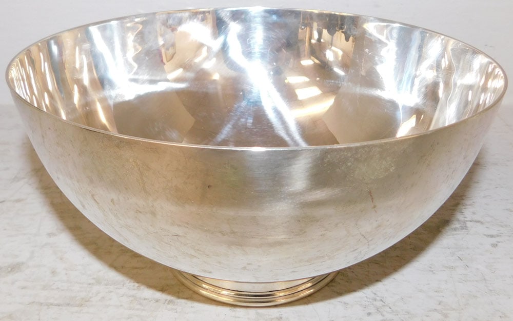 Sterling Presentation Pedestal Bowl, 28.61 ozt.: Sterling Presentation Pedestal Bowl, 28.61 ozt.. 4 1/2" H 9" Dia. ALL DESCRIPTIONS AND ANY CONDITION STATEMENT GIVEN BY LANGSTON AUCTION GALLERY ARE STRICTLY OPINIONS AND LANGSTON'S SHALL HAVE NO RESP