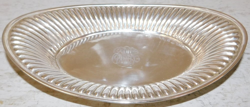 Sterling Bread Tray, 5.49 ozt.: Sterling Bread Tray, 5.49 ozt.. 10 1/2" x 6 3/4" ALL DESCRIPTIONS AND ANY CONDITION STATEMENT GIVEN BY LANGSTON AUCTION GALLERY ARE STRICTLY OPINIONS AND LANGSTON'S SHALL HAVE NO RESPONSIBILITY FOR ER