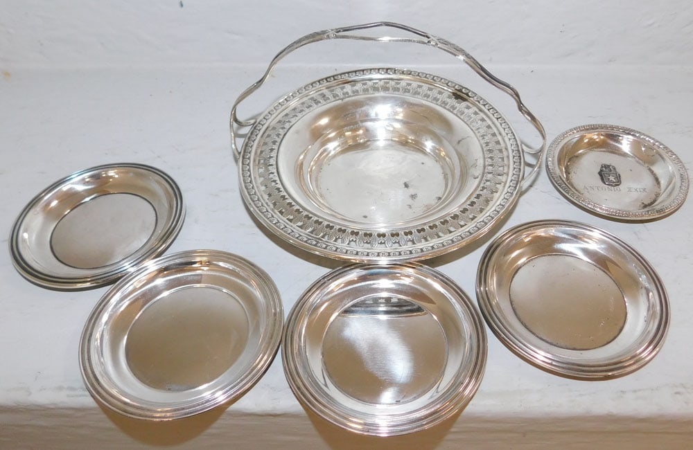 Sterling Basket and Three Butter Pats, 5.27 ozt.: Sterling Basket and Three Butter Pats, 5.27 ozt.. 3" H 6" Dia. ALL DESCRIPTIONS AND ANY CONDITION STATEMENT GIVEN BY LANGSTON AUCTION GALLERY ARE STRICTLY OPINIONS AND LANGSTON'S SHALL HAVE NO RESPONS