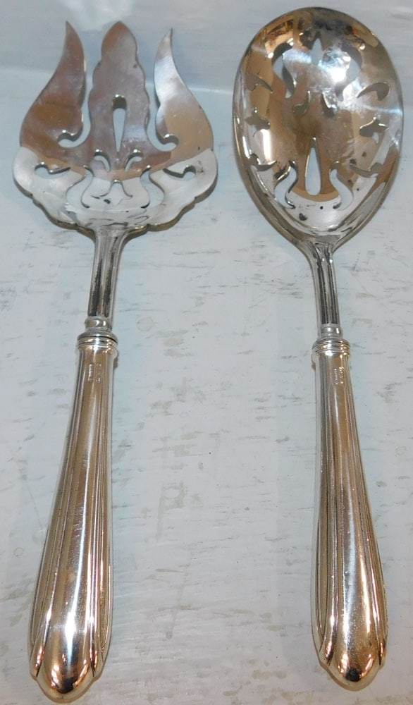 Two Sterling Handle Serving Pieces: Two Sterling Handle Serving Pieces. 8 1/2" L 2 3/4" W ALL DESCRIPTIONS AND ANY CONDITION STATEMENT GIVEN BY LANGSTON AUCTION GALLERY ARE STRICTLY OPINIONS AND LANGSTON'S SHALL HAVE NO RESPONSIBILITY F