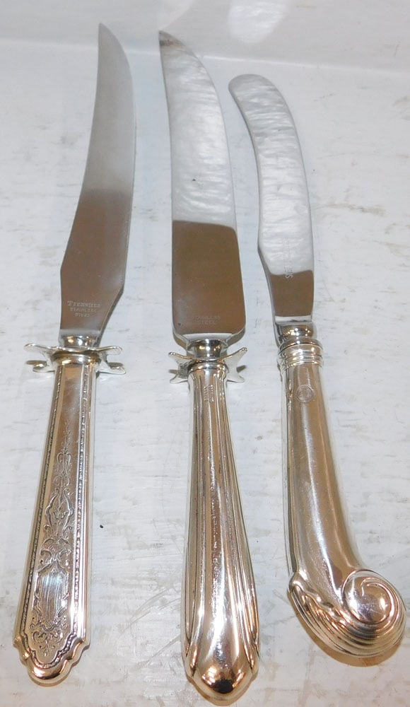 Three Sterling Handled Knives: Three Sterling Handled Knives. 10 1/4" L ALL DESCRIPTIONS AND ANY CONDITION STATEMENT GIVEN BY LANGSTON AUCTION GALLERY ARE STRICTLY OPINIONS AND LANGSTON'S SHALL HAVE NO RESPONSIBILITY FOR ERRORS OR 