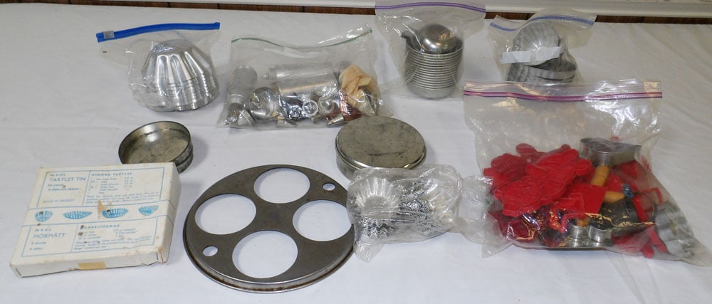 Lot of Vintage Molds (1 of 4)