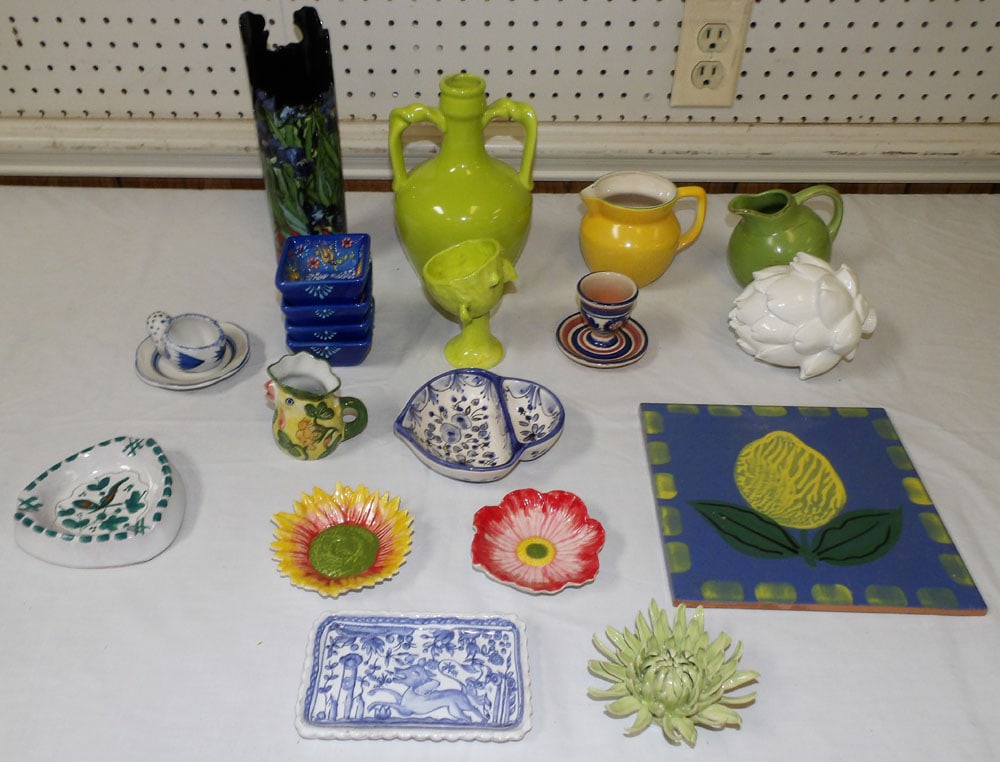 Lot of Painted Porcelain Items (1 of 6)