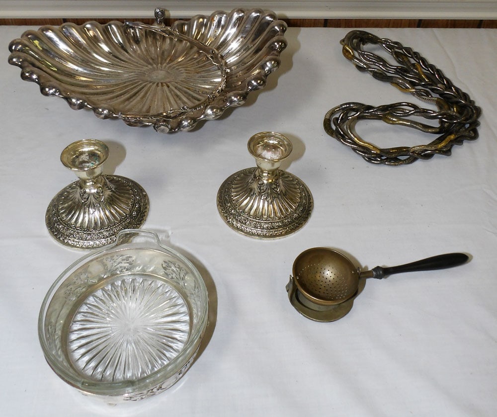 Lot of Silverplated Items (1 of 3)