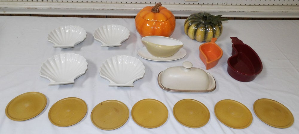 Lot of Porcelain Items: Lot of Porcelain Items . Up to 7" H 7 1/2" W "ALL DESCRIPTIONS AND ANY CONDITION STATEMENT GIVEN BY LANGSTON AUCTION GALLERY ARE STRICTLY OPINIONS AND LANGSTON'S SHALL HAVE NO RESPONSIBILITY FOR ERROR
