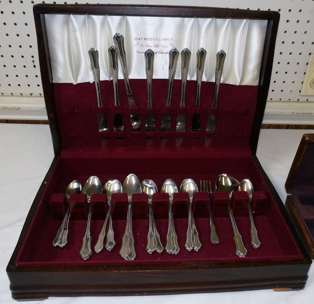 Two Mahogany Boxes with Stainless Steel Flatware (1 of 6)