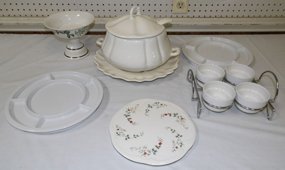 Lot of Porcelain Items (1 of 5)