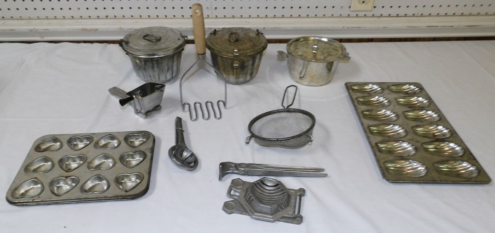 Lot of Kitchen Items (1 of 5)