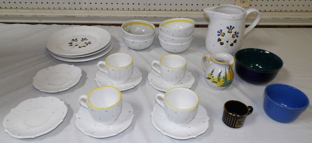 Lot of Painted Porcelain Items (1 of 6)