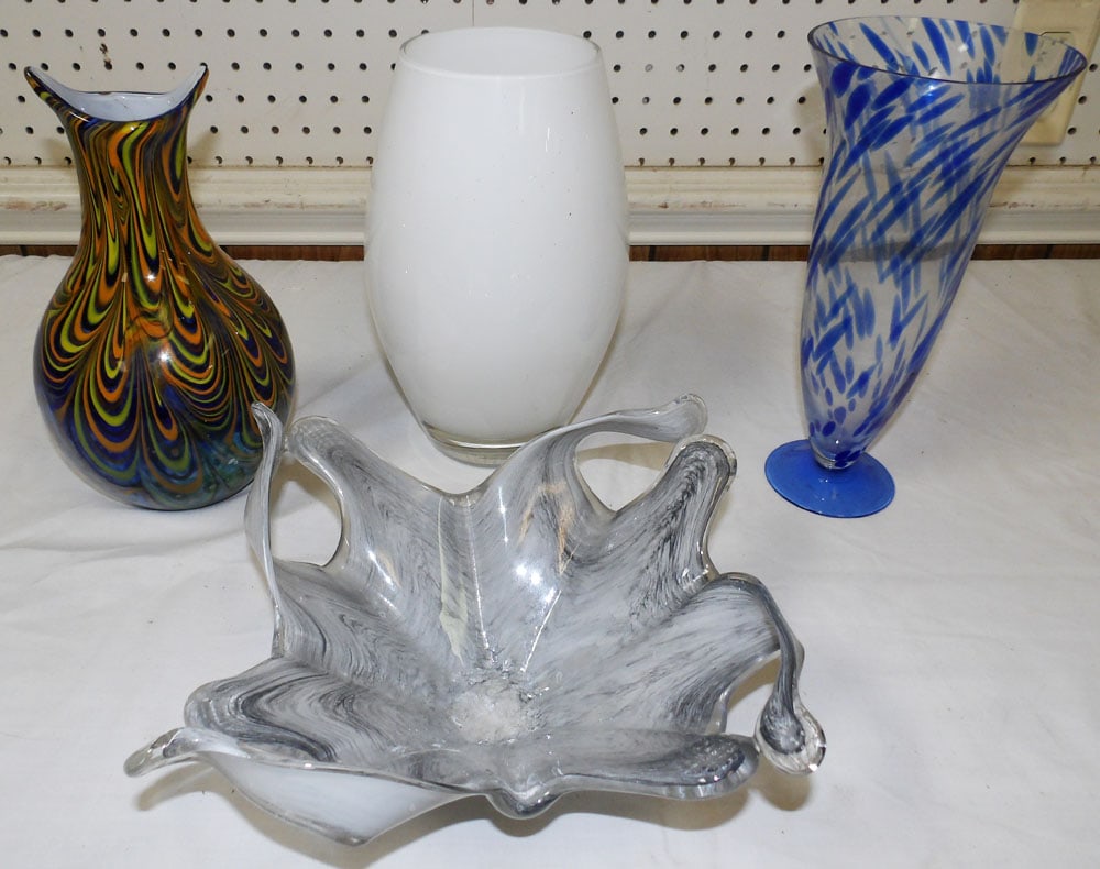 Lot of Art Glass Vases & Bowl (1 of 3)