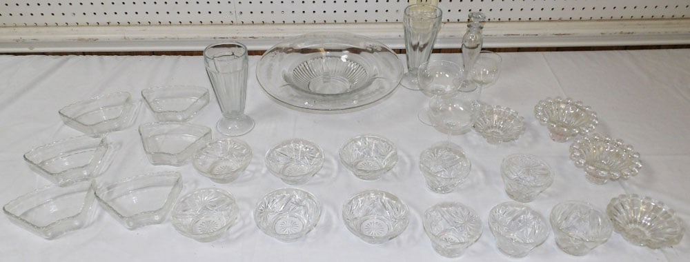 Lot of Glass Items: Lot of Glass Items . Up to 3" H 12" W "ALL DESCRIPTIONS AND ANY CONDITION STATEMENT GIVEN BY LANGSTON AUCTION GALLERY ARE STRICTLY OPINIONS AND LANGSTON'S SHALL HAVE NO RESPONSIBILITY FOR ERRORS OR OM