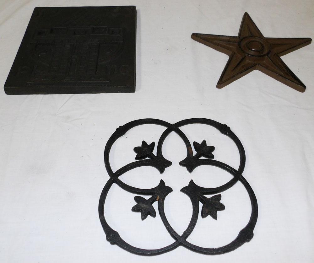 Lot of Cast Iron Items (1 of 6)