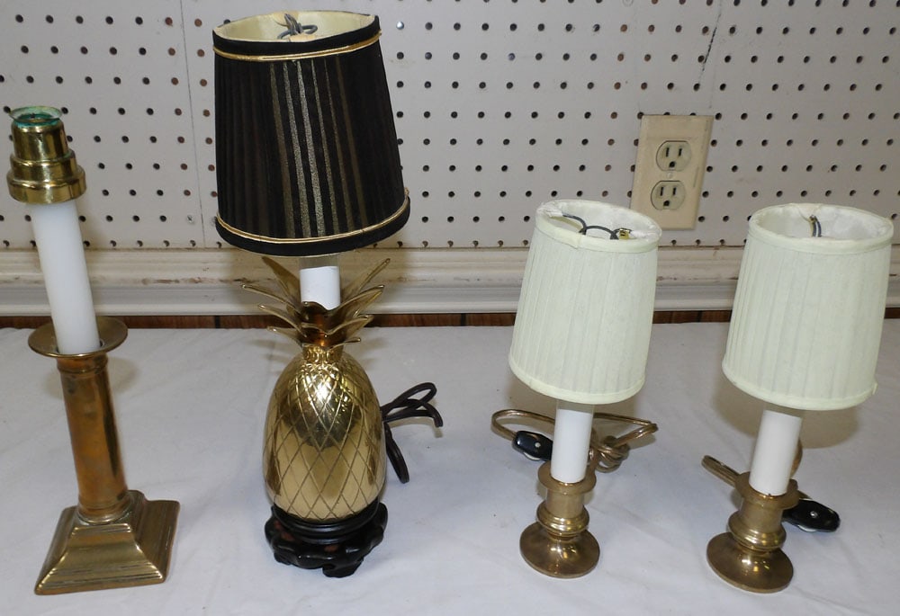 Lot of Small Brass Lamps (1 of 3)
