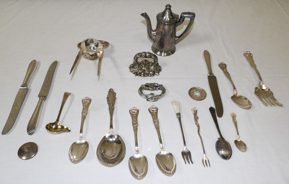 Lot of Silverplated Items (1 of 5)