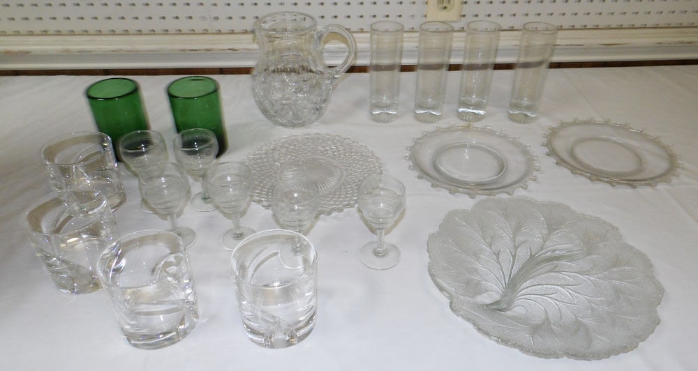 Lot of Glass Items: Lot of Glass Items . Up to 10 1/2" W "ALL DESCRIPTIONS AND ANY CONDITION STATEMENT GIVEN BY LANGSTON AUCTION GALLERY ARE STRICTLY OPINIONS AND LANGSTON'S SHALL HAVE NO RESPONSIBILITY FOR ERRORS OR OMI