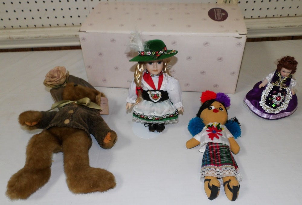 Lot of Dolls (1 of 5)