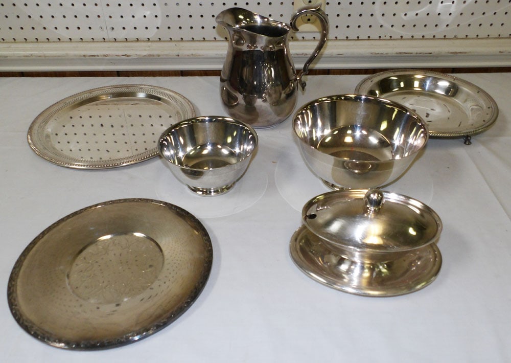 Lot of Silverplated Items (1 of 3)