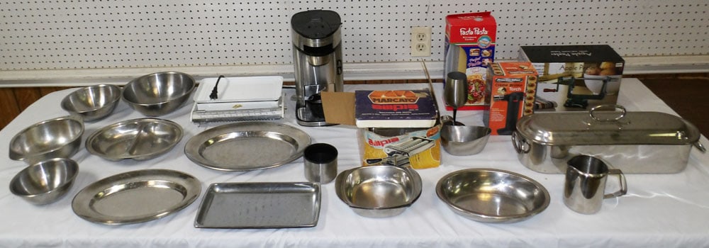 Lot of Kitchen Items (1 of 7)