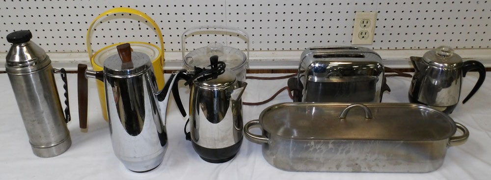 Lot of Kitchen Items (1 of 3)