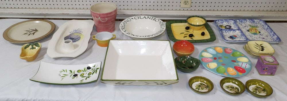 Lot of Porcelain Items (1 of 7)