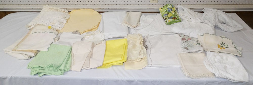 Lot of Linens (1 of 5)
