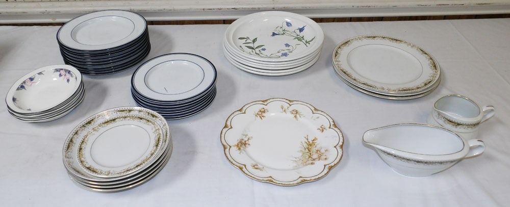Lot of Porcelain Items: Lot of Porcelain Items . Up to 10 1/2" Dia. "ALL DESCRIPTIONS AND ANY CONDITION STATEMENT GIVEN BY LANGSTON AUCTION GALLERY ARE STRICTLY OPINIONS AND LANGSTON'S SHALL HAVE NO RESPONSIBILITY FOR