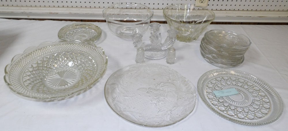 Lot of Glass Items: Lot of Glass Items. Up to 3" H 14" W "ALL DESCRIPTIONS AND ANY CONDITION STATEMENT GIVEN BY LANGSTON AUCTION GALLERY ARE STRICTLY OPINIONS AND LANGSTON'S SHALL HAVE NO RESPONSIBILITY FOR ERRORS OR