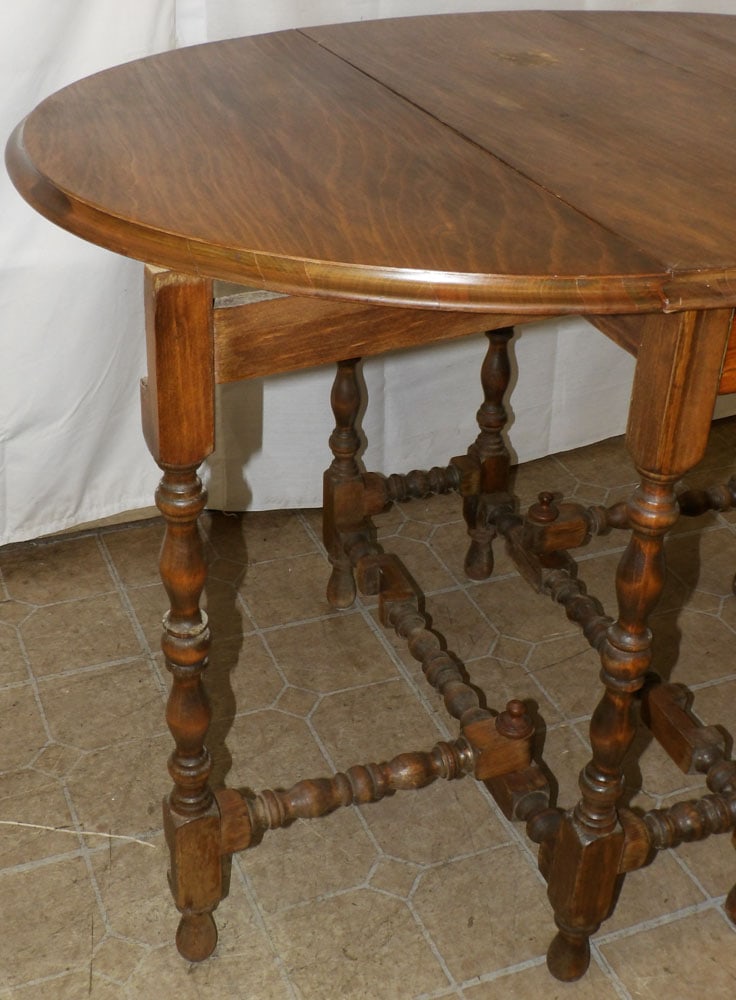 Antique Walnut Gate Leg Table - 4
