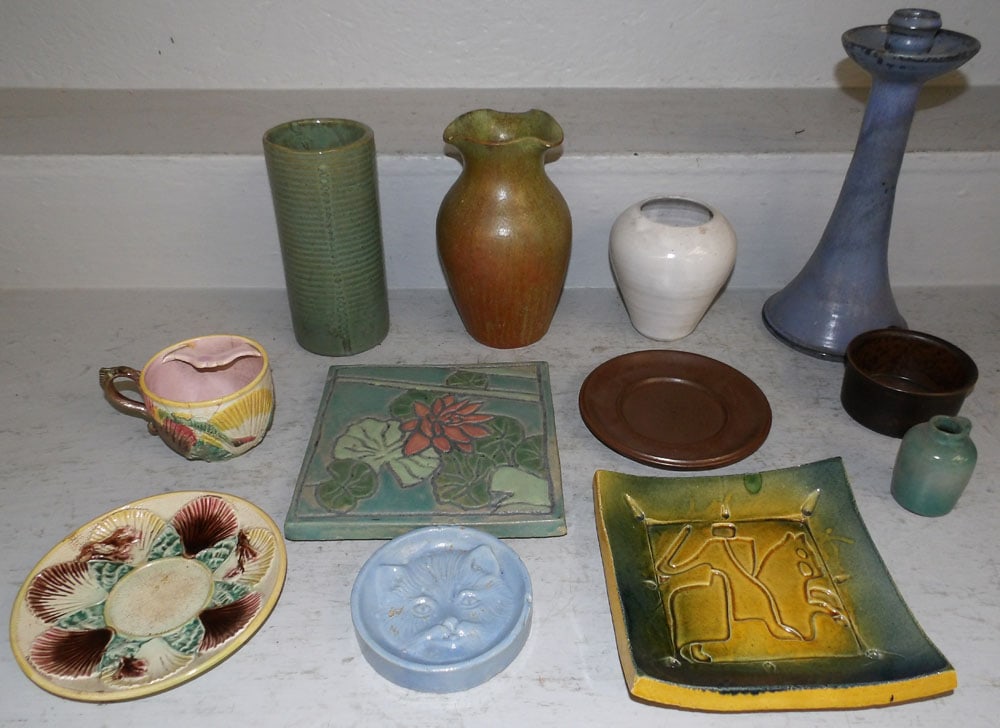 Lot of Pottery Items (1 of 4)