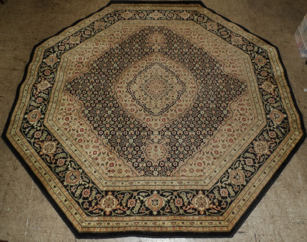 7' 9" x 7' 9" Machine Made Rug: 7' 9" x 7' 9" Machine Made Rug. "ALL DESCRIPTIONS AND ANY CONDITION STATEMENT GIVEN BY LANGSTON AUCTION GALLERY ARE STRICTLY OPINIONS AND LANGSTON'S SHALL HAVE NO RESPONSIBILITY FOR ERRORS OR