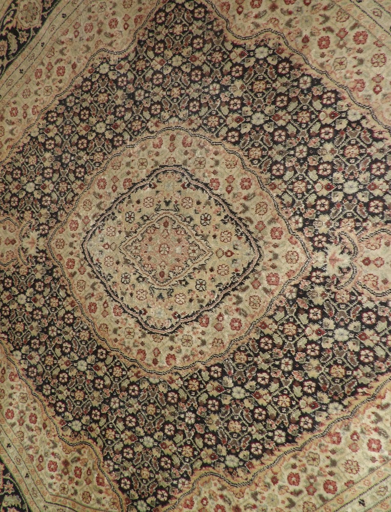 7' 9" x 7' 9" Machine Made Rug - 2