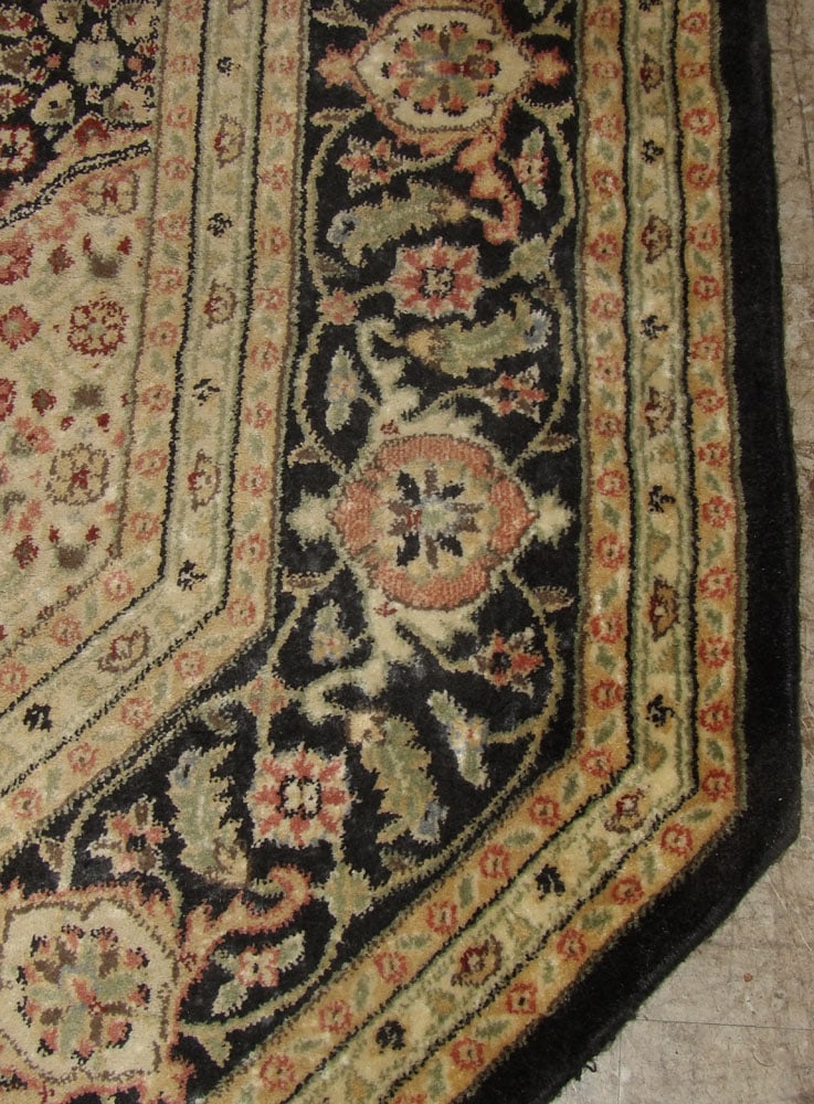 7' 9" x 7' 9" Machine Made Rug - 3