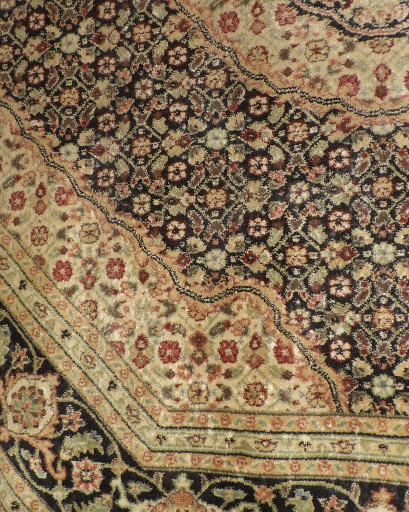 7' 9" x 7' 9" Machine Made Rug - 4