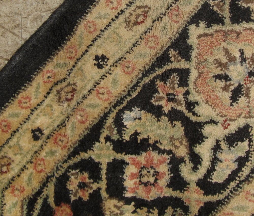 7' 9" x 7' 9" Machine Made Rug - 5