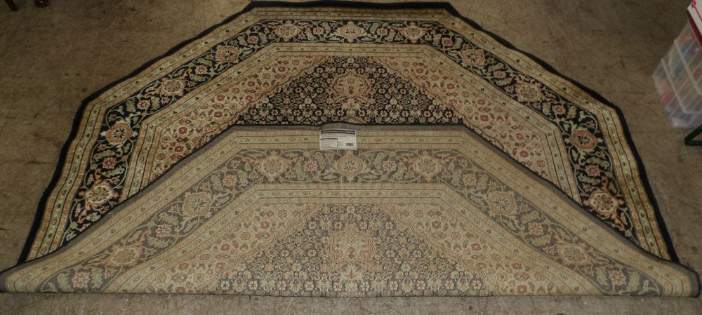 7' 9" x 7' 9" Machine Made Rug - 6