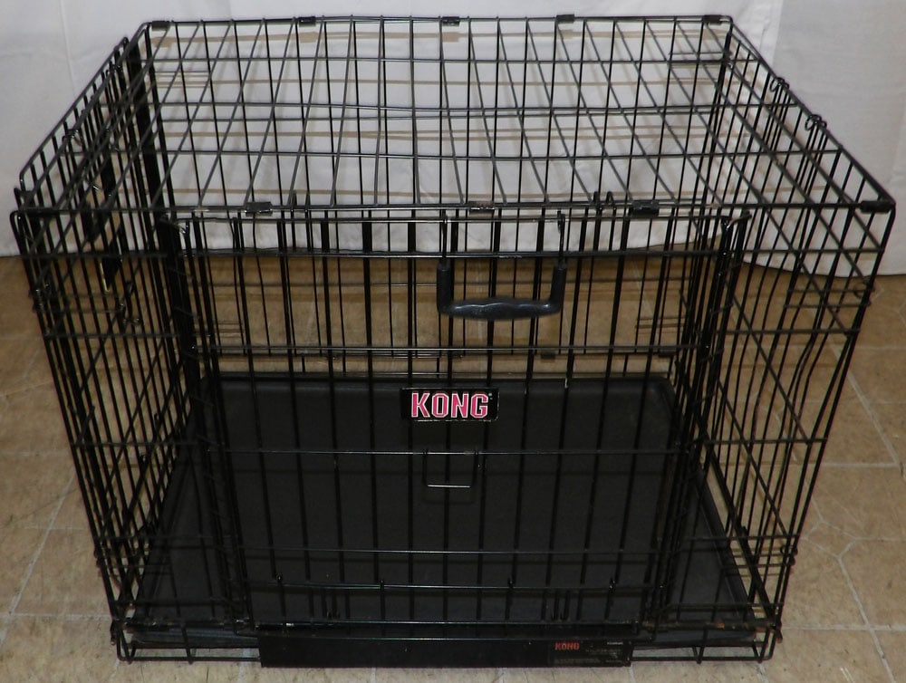 Painted Metal Kong Dog Cage: Painted Metal Kong Dog Cage . 23 1/2" H 30 3/4" W 21 1/4" D "ALL DESCRIPTIONS AND ANY CONDITION STATEMENT GIVEN BY LANGSTON AUCTION GALLERY ARE STRICTLY OPINIONS AND LANGSTON'S SHALL HAVE NO