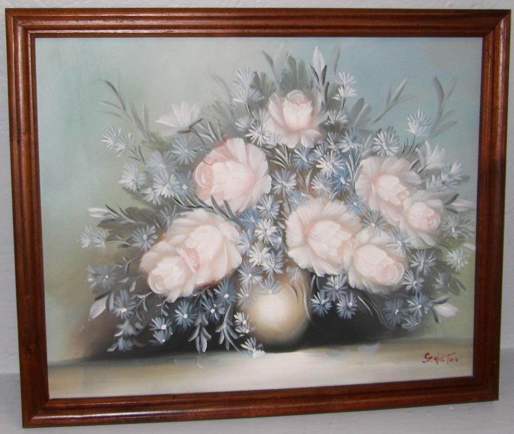Oil on Canvas Floral Still Life Artist Signed in Walnut Frame: Oil on Canvas Floral Still Life Artist Signed in Walnut Frame. 17 1/2" x 21 1/2" "ALL DESCRIPTIONS AND ANY CONDITION STATEMENT GIVEN BY LANGSTON AUCTION GALLERY ARE STRICTLY OPINIONS AND LANGSTON'S
