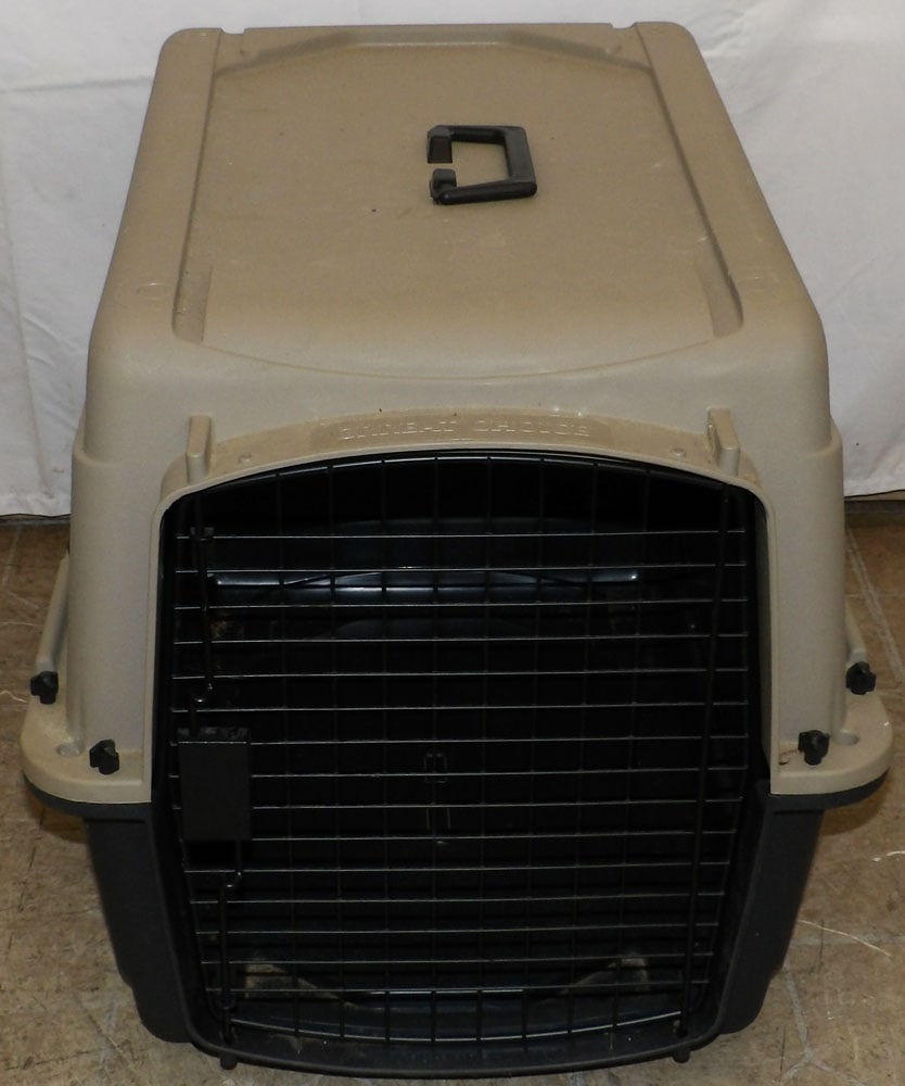 Crate Choice Animal Carrier: Crate Choice Animal Carrier. 20" H 20" W 27 1/2" D "ALL DESCRIPTIONS AND ANY CONDITION STATEMENT GIVEN BY LANGSTON AUCTION GALLERY ARE STRICTLY OPINIONS AND LANGSTON'S SHALL HAVE NO RESPONSIBILITY