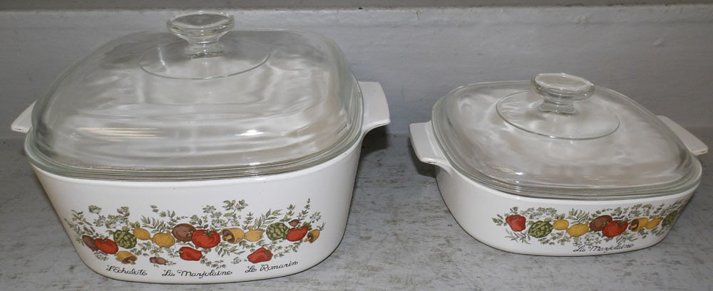 Two Vintage Corning Ware Casseroles: Two Vintage Corning Ware Casseroles . Up to 6 1/2" H 12" W 10" D "ALL DESCRIPTIONS AND ANY CONDITION STATEMENT GIVEN BY LANGSTON AUCTION GALLERY ARE STRICTLY OPINIONS AND LANGSTON'S SHALL HAVE NO