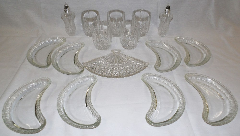 Lot of Clear Glass Items: Lot of Clear Glass Items . Up to 10 1/2" Dia. "ALL DESCRIPTIONS AND ANY CONDITION STATEMENT GIVEN BY LANGSTON AUCTION GALLERY ARE STRICTLY OPINIONS AND LANGSTON'S SHALL HAVE NO RESPONSIBILITY FOR
