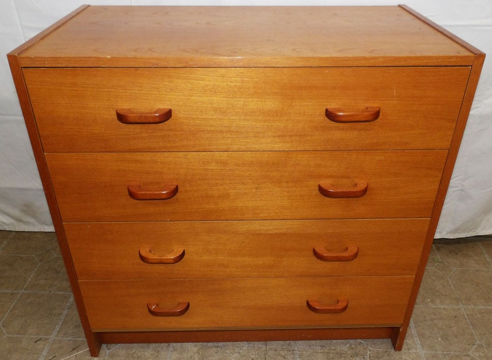 Mid Century Modern Teak Wood Veneer Four Drawer Chest: Mid Century Modern Teak Wood Veneer Four Drawer Chest . 28 1/2" H 29 3/4" W 16 1/2" D "ALL DESCRIPTIONS AND ANY CONDITION STATEMENT GIVEN BY LANGSTON AUCTION GALLERY ARE STRICTLY OPINIONS AND