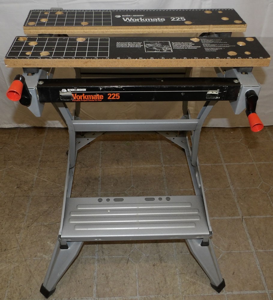 Black & Decker Folding Work Stand: Black & Decker Folding Work Stand . 32" x 24" "ALL DESCRIPTIONS AND ANY CONDITION STATEMENT GIVEN BY LANGSTON AUCTION GALLERY ARE STRICTLY OPINIONS AND LANGSTON'S SHALL HAVE NO RESPONSIBILITY FOR