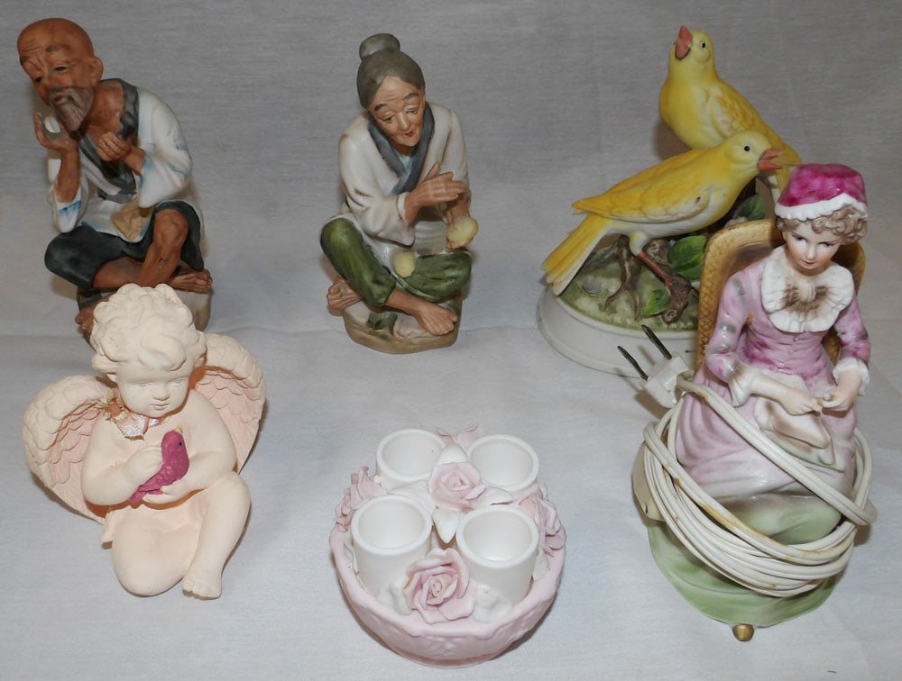 Lot of Porcelain Figurines (1 of 3)