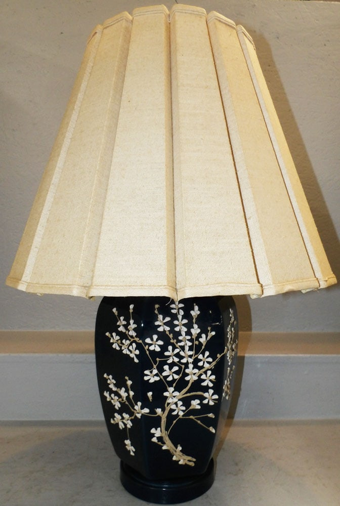 Painted Porcelain Lamp: Painted Porcelain Lamp. 28 1/4" H 20" Dia. "ALL DESCRIPTIONS AND ANY CONDITION STATEMENT GIVEN BY LANGSTON AUCTION GALLERY ARE STRICTLY OPINIONS AND LANGSTON'S SHALL HAVE NO RESPONSIBILITY FOR ERRORS