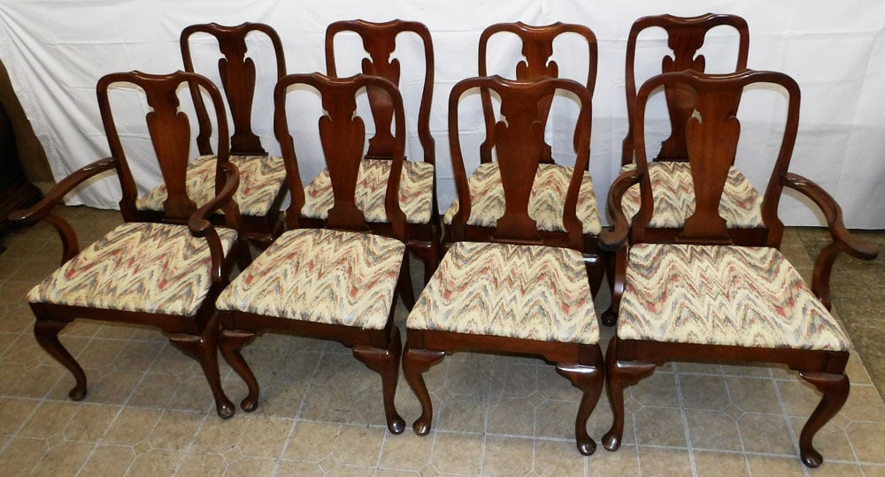 Set of Eight Mahogany Queen Anne Style Dining Chairs by Hickory Chair: Set of Eight Mahogany Queen Anne Style Dining Chairs by Hickory Chair . 38 1/2" H 26 1/2" W 23 1/2" D "ALL DESCRIPTIONS AND ANY CONDITION STATEMENT GIVEN BY LANGSTON AUCTION GALLERY ARE STRICTLY